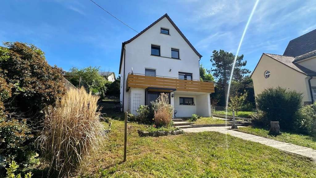 Immobilie in Brackenheim - Freistehendes Einfamilienhaus mit großem Grundstück und viel Gestaltungspotenzial - Bild 0