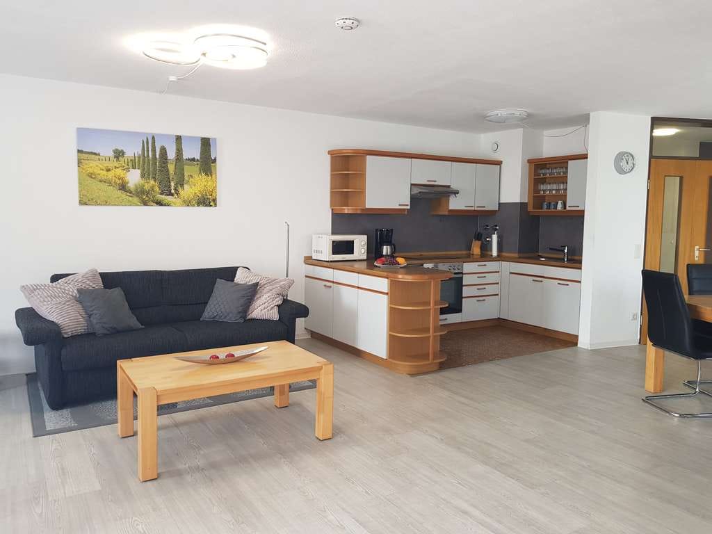 Immobilie in Immenstaad am Bodensee - Ferienwohnung mit See- und Alpenblick (voll möbliert) - Bild 1