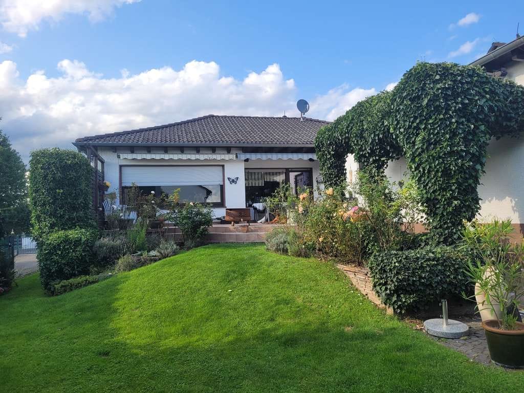 Immobilie in Messel - Wunderschöner Bungalow mit ELW und traumhaftem Garten! - Bild 0