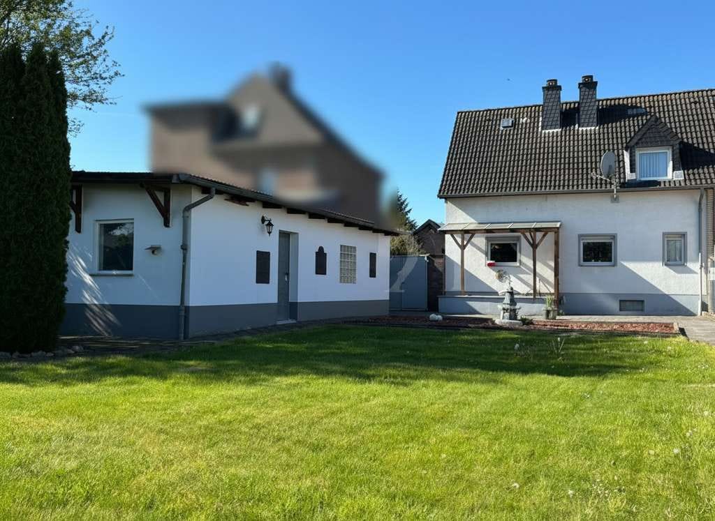 Immobilie in Zülpich - Ihr persönlicher Rückzugsort – Doppelhaushälfte mit großem Garten und Herz - Bild 0