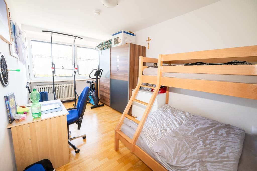 Immobilie in Aschheim - Zentrale Lage mit Privatsphäre: Flexibles 3,5- Zimmer-Wunder mit uneinsehbarer Dachterrasse - Bild 3