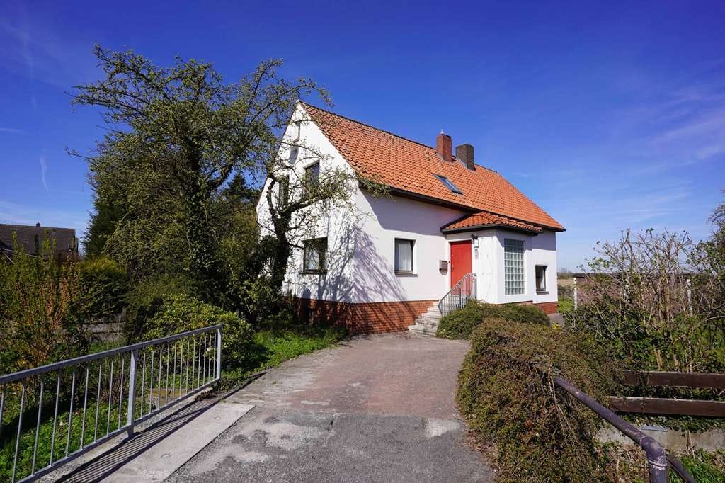 Immobilie in Sehnde - Charmantes Einfamilienhaus mit Anbau auf parkähnlichen Grundstück! - Bild 4