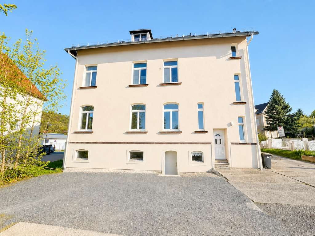 Immobilie in Weida - Geräumiger Wohntraum in Weida - 3-Raum  Wohnung mit Kamin und Einbauküche - Bild 1
