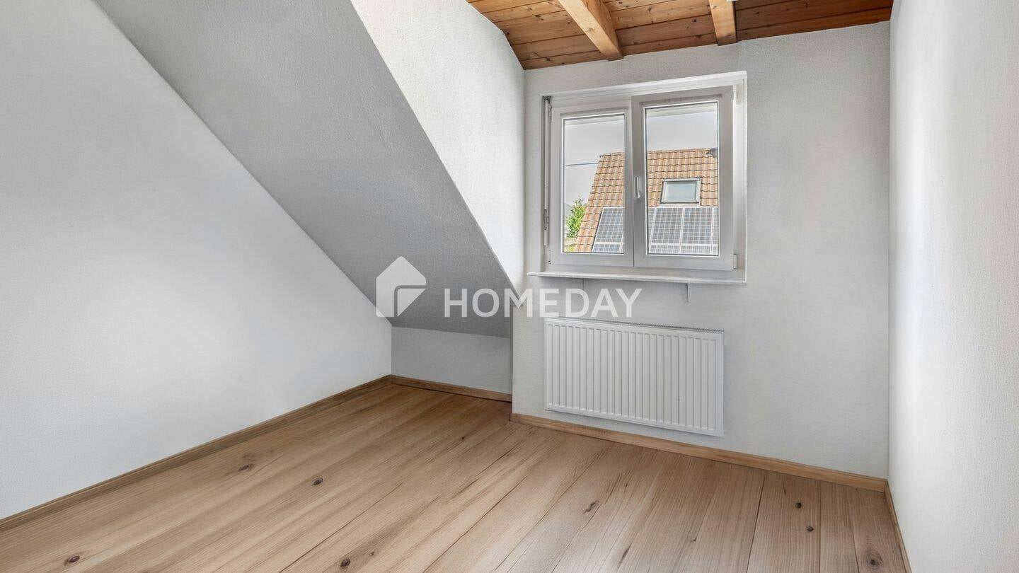 Immobilie in Schliengen - Lichtdurchflutetes Wohnglück: 3 Zimmer im DG mit Einbauküche, Garten, Garage & Stellplatz - Bild 2