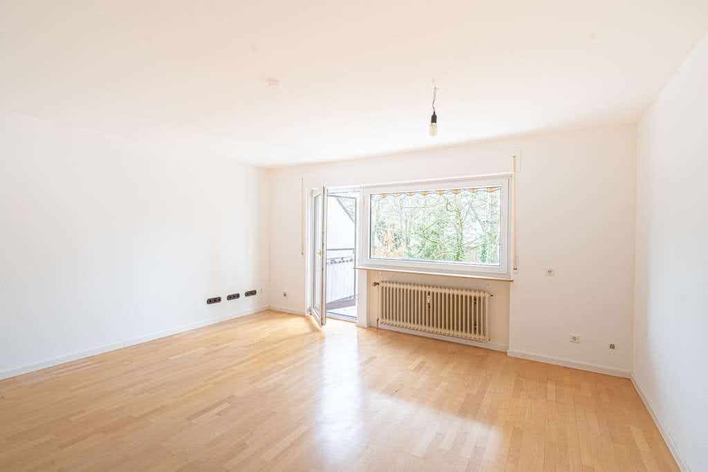 Immobilie in Freiberg am Neckar - 4-Zimmerwohnung inkl. Einbauküche, Garage und Südbalkonen mit Blick ins Grüne - Bild 3