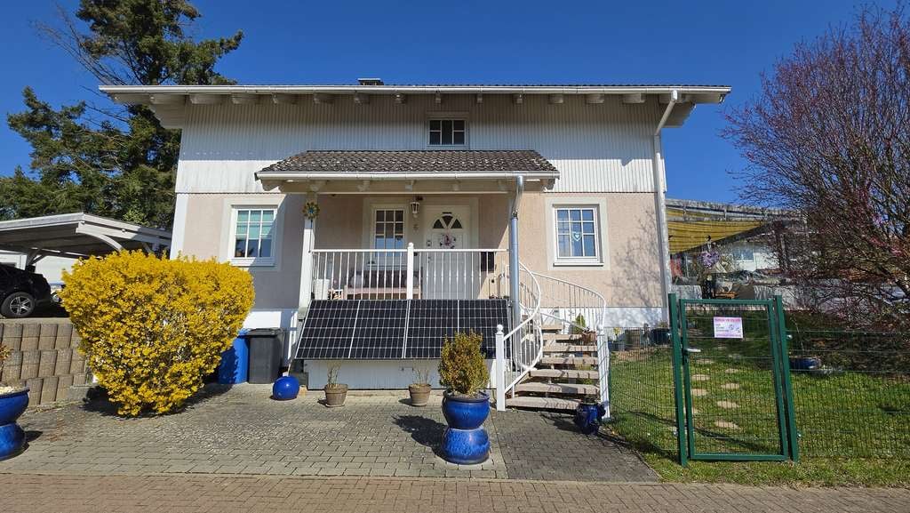 Immobilie in Waldsolms - Charmantes Einfamilienhaus mit Wohlfühlfaktor und vielen Extras - Bild 2