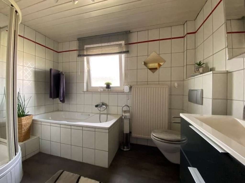 Immobilie in Wurmlingen - Raum für Ideen und Zukunft – attraktives Zweifamilienhaus - Bild 4