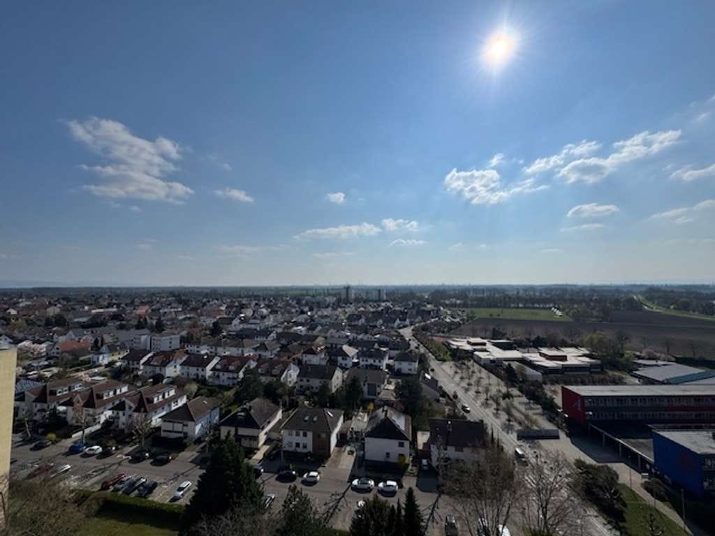 Immobilie in Lampertheim - Panorama inklusive: Helle 4-Zimmer-Wohnung mit Balkon und Weitsicht - Bild 4