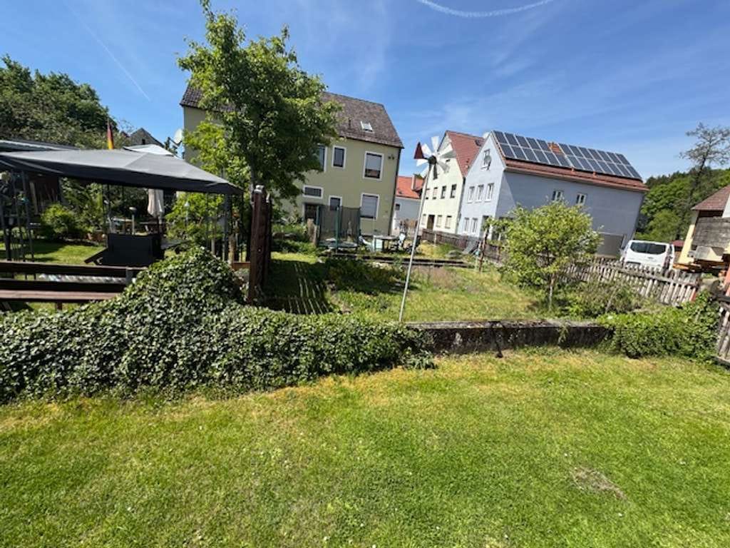 Immobilie in Beratzhausen - Provisionsfrei - Historisches Mehrfamilienhaus in Ortsmitte mit 780 qm² Garten - Bild 2