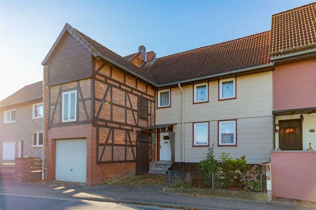 Immobilie in Freden (Leine) - Zwei Grundstücke, Fachwerkcharme und unverbauter Blick – Ihr Projekt zum Wohlfühlen - Bild 0