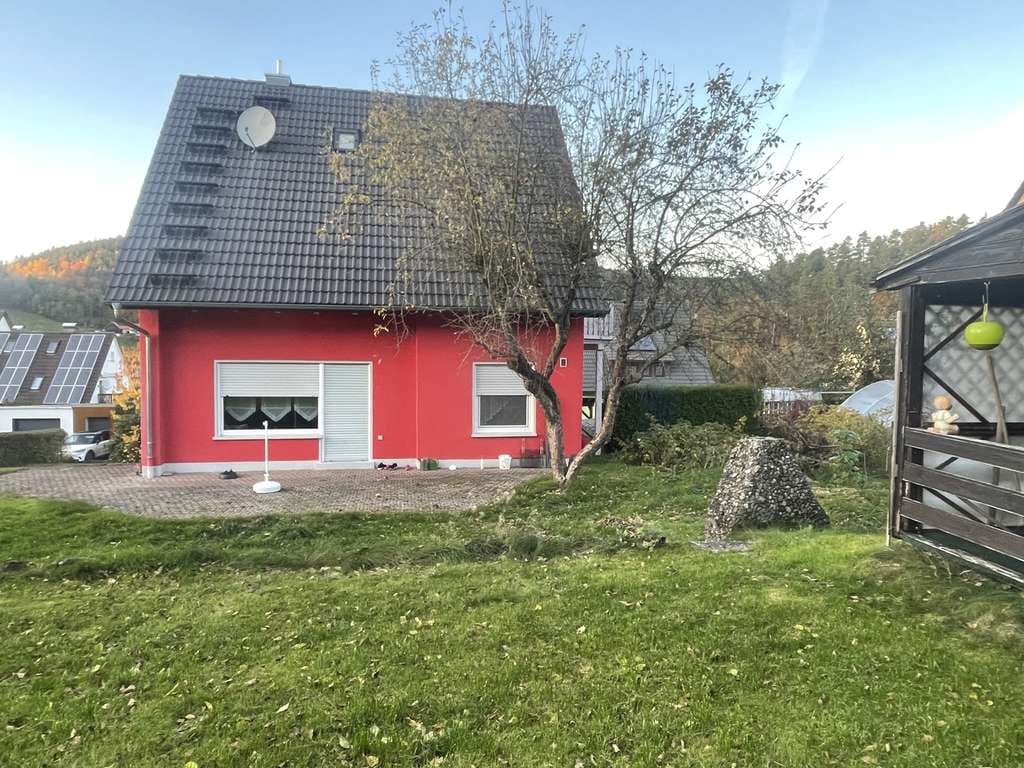 Immobilie in Bad Berneck im Fichtelgebirge - Gemütliches Einfamilienhaus mit schönem Garten - Bild 0