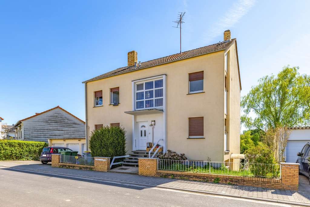 Immobilie in Nidderau - Nidderau-Eichen: "Kapitalanlage" 3-Parteienhaus mit Gartengrundstück in ruhiger Feldrandlage - Bild 1