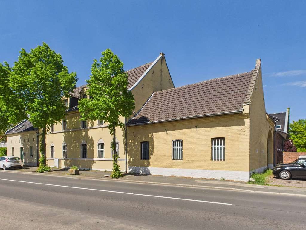 Immobilie in Pulheim - Gutshaus mit Nebenhaus, 5 Stellplätzen & Ausbaupotenzial - Bild 0