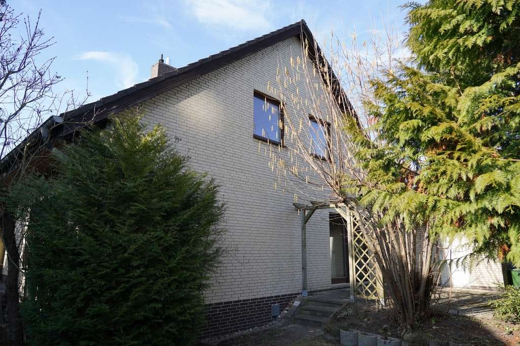 Immobilie in Burgdorf - * Gehobener Wohnkomfort in Burgdorf/Weststadt * - großzügiges EFH mit 2 Terrassen u. Garage - Bild 3