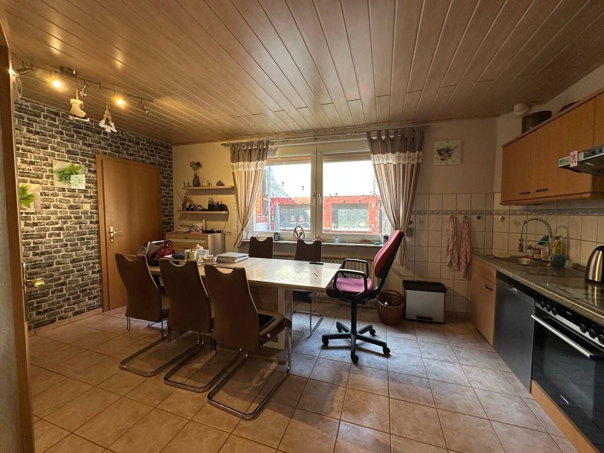Immobilie in Waldkappel - Schönes Einfamilienhaus ca.120m²  mit Scheune und großem Grundstück ca.863m² ! - Bild 2