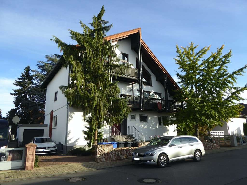 Immobilie in Riedstadt - Kapitalanlage oder Eigennutzung - gepflegtes Wohnhaus mit 3 geräumigen Wohneinheiten und Garten - Bild 0