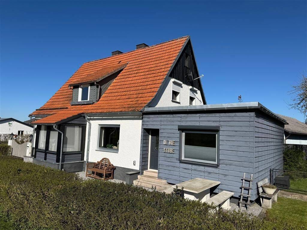 Immobilie in Diemelsee - Diemelsee-Stormbruch! Wohnen u. Arbeiten auf einem Grundstück! Plus Appartement! - Bild 1