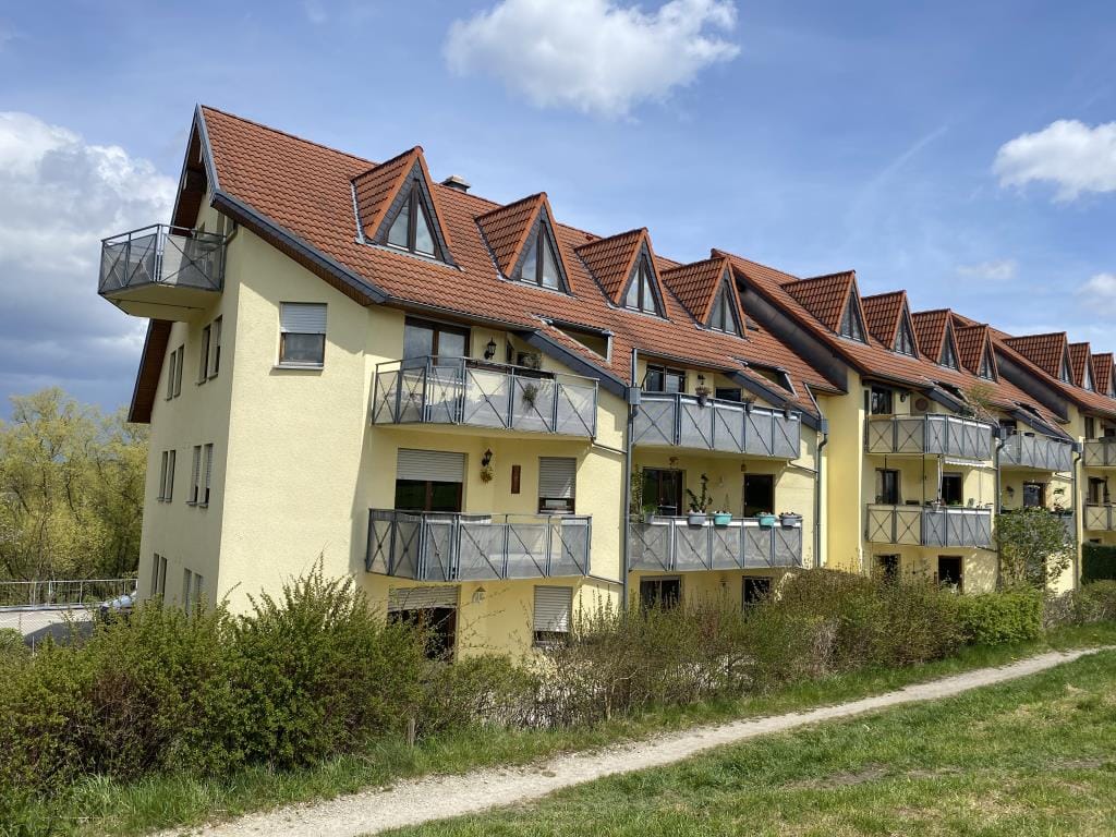 Immobilie in Bad Klosterlausnitz - Anleger aufgepasst!!! - Attraktive Eigentumswohnung mit Stellplatz in ruhiger Wohnlage von Weißenborn - Vermietet - - Bild 1