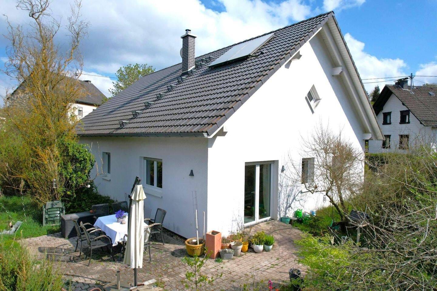 Immobilie in Kerpen (Eifel) - Ruhig gelegener, freistehender Bungalow (Baujahr 2011) mit Garten und Terrasse in Kerpen - Bild 3