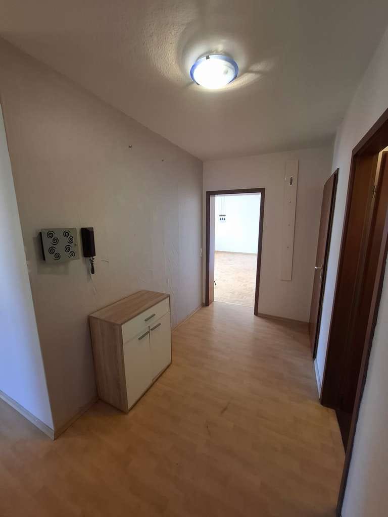 Immobilie in Eschenbach - 3-Zimmer Wohnung in Eschenbach mit Balkon – viel Potenzial & ideale Chance für Handwerker - Bild 2