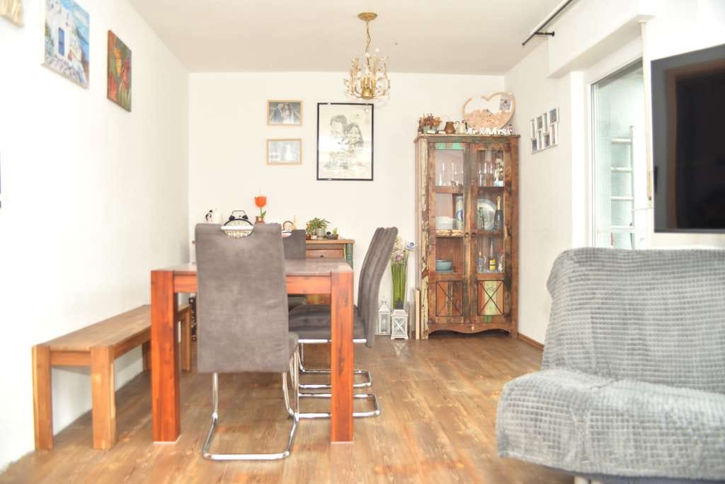 Immobilie in Siegelsbach - Schönes Einfamilienhaus (REH) mit Garagen - Bild 2