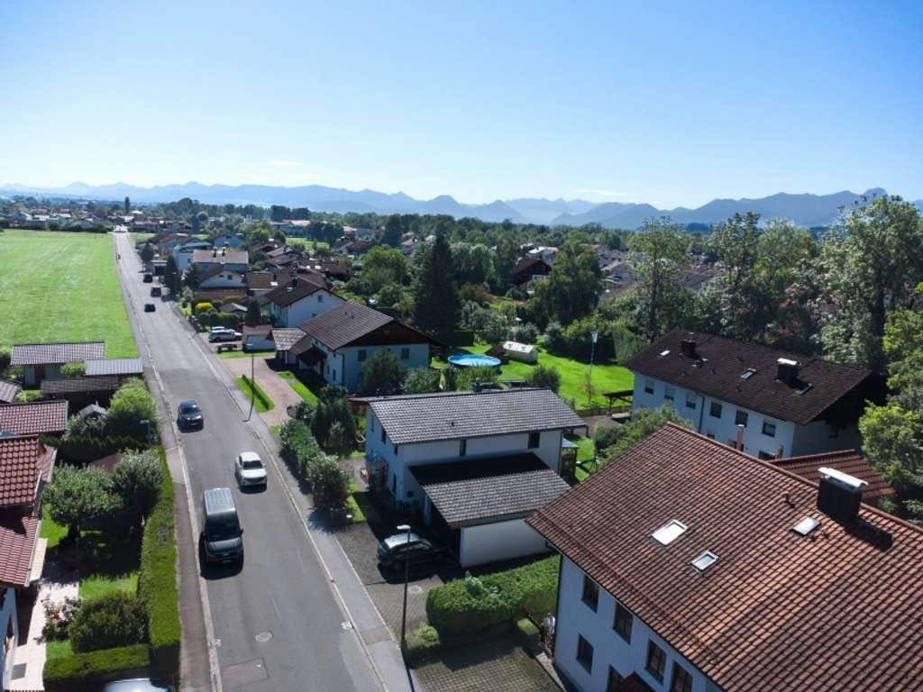 Immobilie in Bruckmühl - Charmante Dachgeschosswohnung mit Alpenpanorama und Weitblick in Bruckmühl - Bild 2