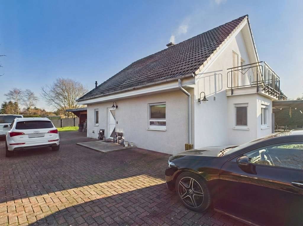 Immobilie in Wischhafen - Gehobenes Einfamilienhaus mit 1.510 qm Grundstück in ruhiger Wohnlage/ Bj.2009 EG saniert 2023 neuwe - Bild 1