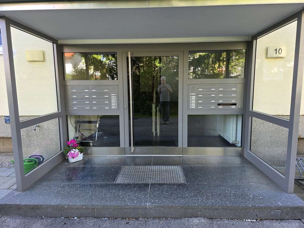 Immobilie in Wolfratshausen - Großzügige 2-Zimmer-Wohnung in Wolfratshausen Waldram - nur 2 Gehminuten zur Isar! - Bild 2