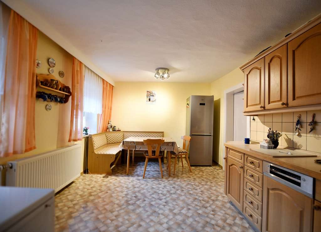 Immobilie in Geithain - Charmantes Reihenmittelhaus mit viel Platz, Privatsphäre und Ausbaupotenzial im Herzen von Geithain - Bild 1