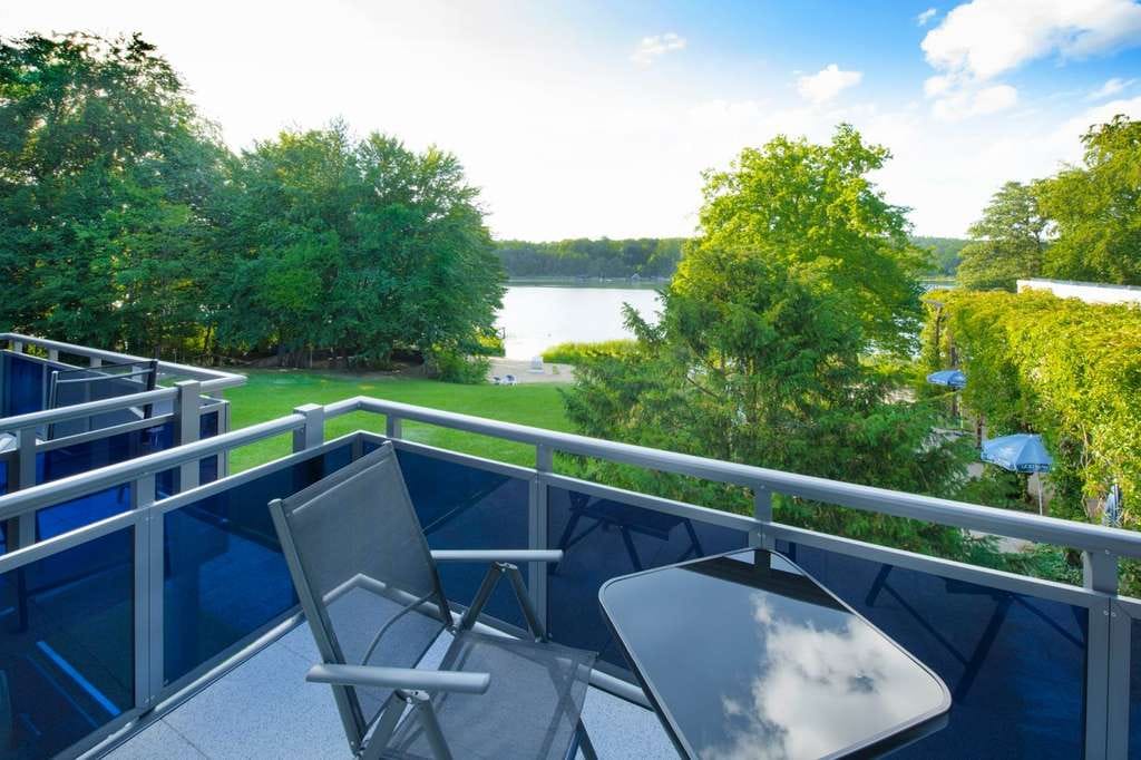 Immobilie in Lärz - Exklusives Wohnen am See: Stilvolles 2-Zimmer-Apartment mit direktem Seeblick - Bild 2