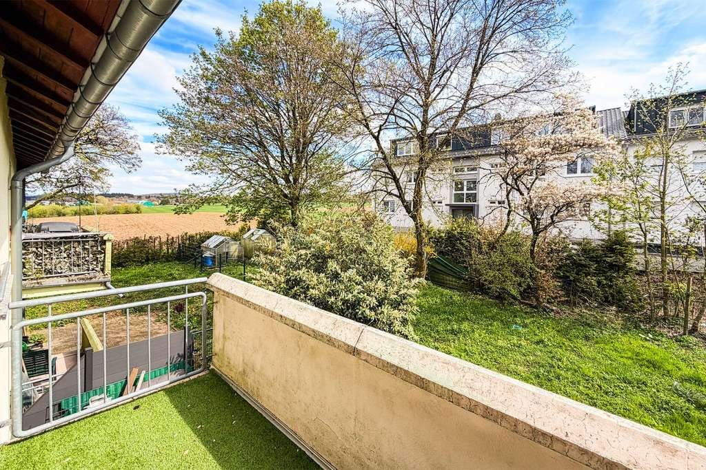 Immobilie in Hermeskeil - Hermeskeil: Gepflegte 3ZKB-Wohnung mit Balkon, Kellerraum, Gartenanteil zzgl. Garage in Ortsrandlage - Bild 2