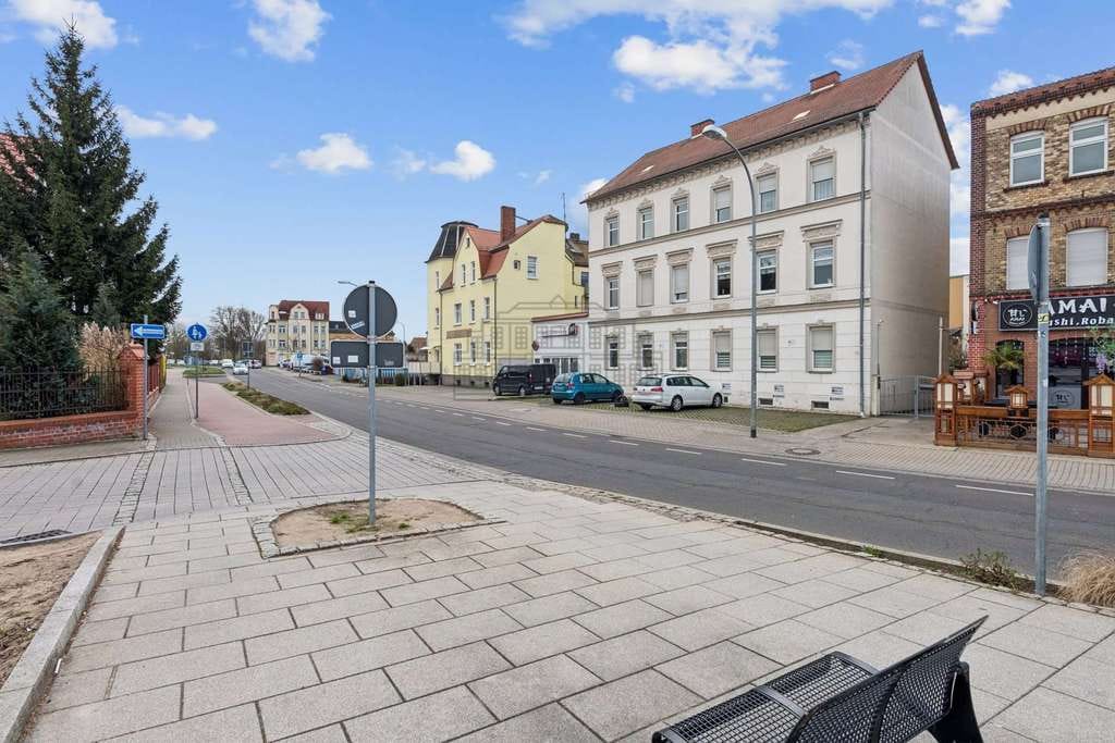 Immobilie in Delitzsch - Mehrfamilienhaus in Delitzsch: Sichere Einnahmen & spannende Ausbaureserven - Bild 2