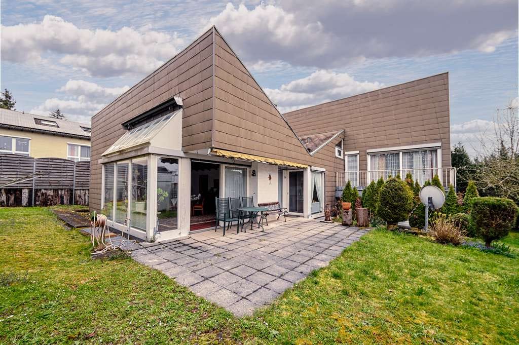 Immobilie in Kirchardt - Raum für Ideen: Besonderes Architektenhaus mit großem Garten und kleinem Gewerbeanteil - Bild 0