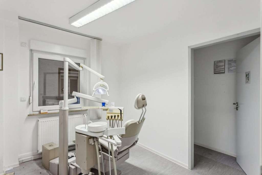 Immobilie in Glauburg - Wohn- und Geschäftshaus mit Praxis & Garten - Bild 2