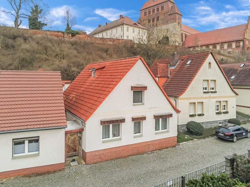 Immobilie in Havelberg - Charmantes Einfamilienhaus mit einzigartigem Außenbereich, Garten und Wasserzugang in Havelberg! - Bild 0