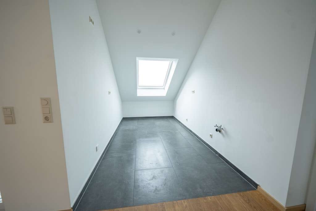 Immobilie in Ehrenkirchen - Außergewöhnliche Dachgeschosswohnung mit großer Dachterrasse und ca. 112 m² Wohnfläche - Bild 2