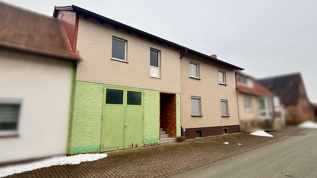 Immobilie in Willebadessen - Einfamilienhaus mit Ausbaupotenzial in ruhiger Lage - Bild 1