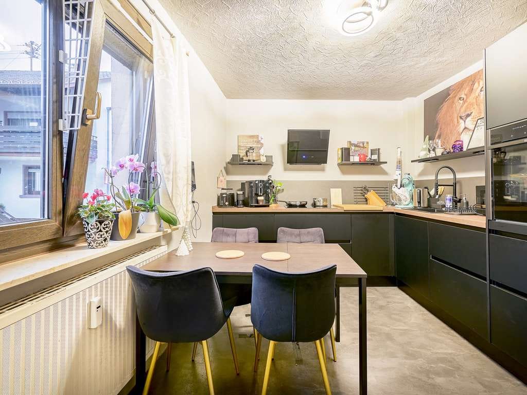 Immobilie in Karlsbad - Zwei Wohnungen, eine Investition: Vermietetes 2-Familien-Wohnhaus ideal für Kapitalanleger - Bild 2