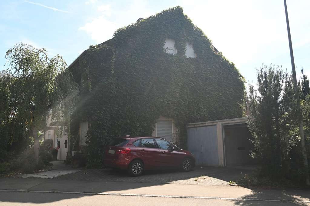 Immobilie in Wendlingen am Neckar - Vielversprechende Doppelhaushälfte in ruhiger Lage mit Garten - Bild 1