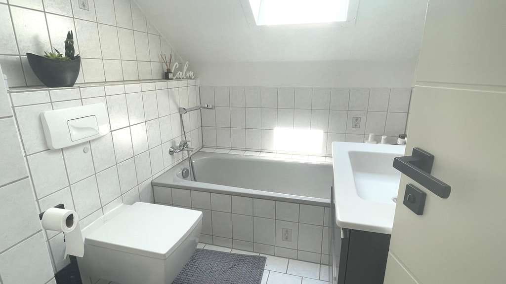 Immobilie in Eutingen im Gäu - Moderne Dachgeschosswohnung in ruhiger Ortsrandlage von Rohrdorf! - Bild 4