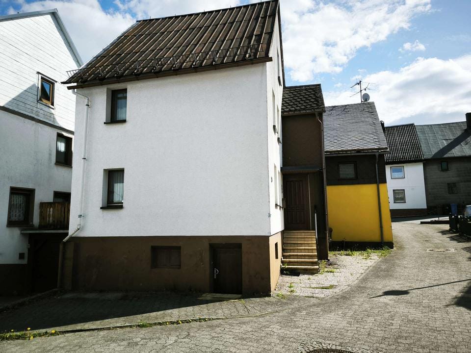 Immobilie in Mengerskirchen - Kleines Einfamilienhaus im Ortskern von Mengerskirchen - Bild 0