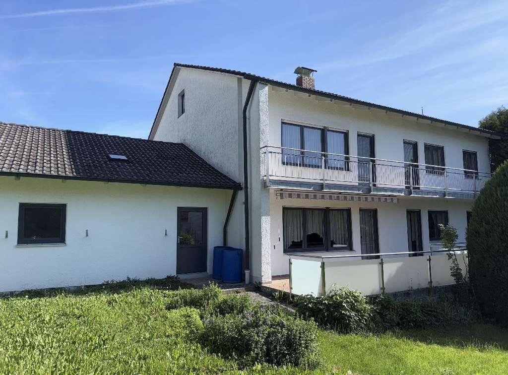 Immobilie in Eggenfelden - 1 - 2 Familienhaus mit Potenzial – großzügig Wohnen unter einem Dach - Bild 3
