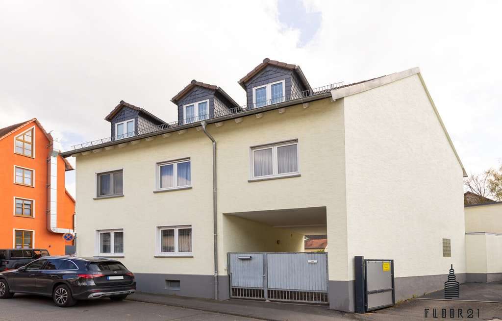 Immobilie in Kleinostheim - Gepflegtes 3-Familienhaus mit Ausbaupotential, saniert und sofort verfügbar! - Bild 0