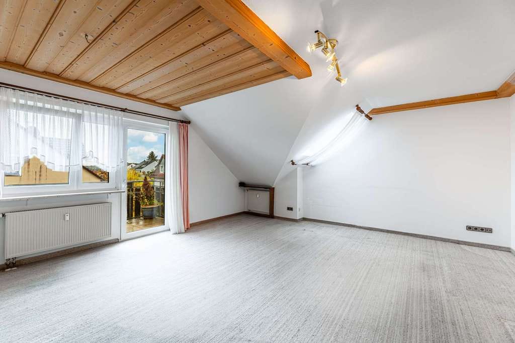 Immobilie in Heroldsberg - HEGERICH: Dachgeschossidylle in Heroldsberg – Wohnen mit besonderem Ausblick - Bild 1