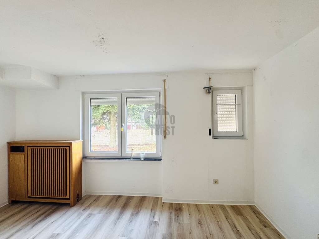 Immobilie in Gründau - Zweifamilienhaus mit Einliegerwohnung, 11 Zimmern & 939 m² Grundstück in Gründau - Bild 2