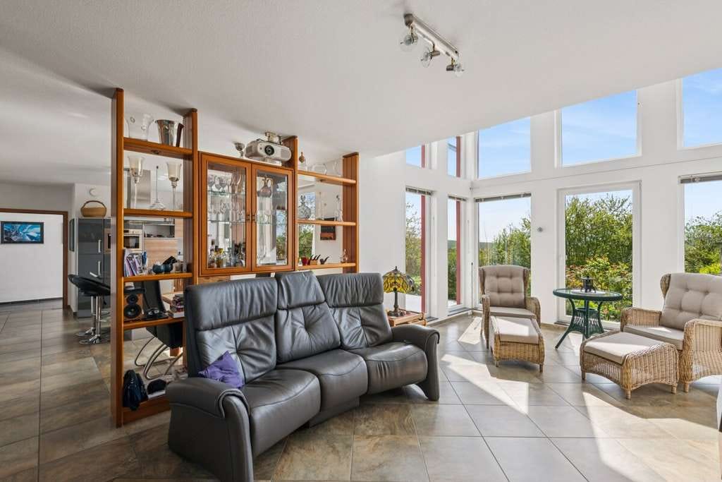Immobilie in Wolfsheim - Provisionsfrei – Modernes Haus mit traumhaftem Weitblick und sonniger Terrasse in Ortsrandlage - Bild 4