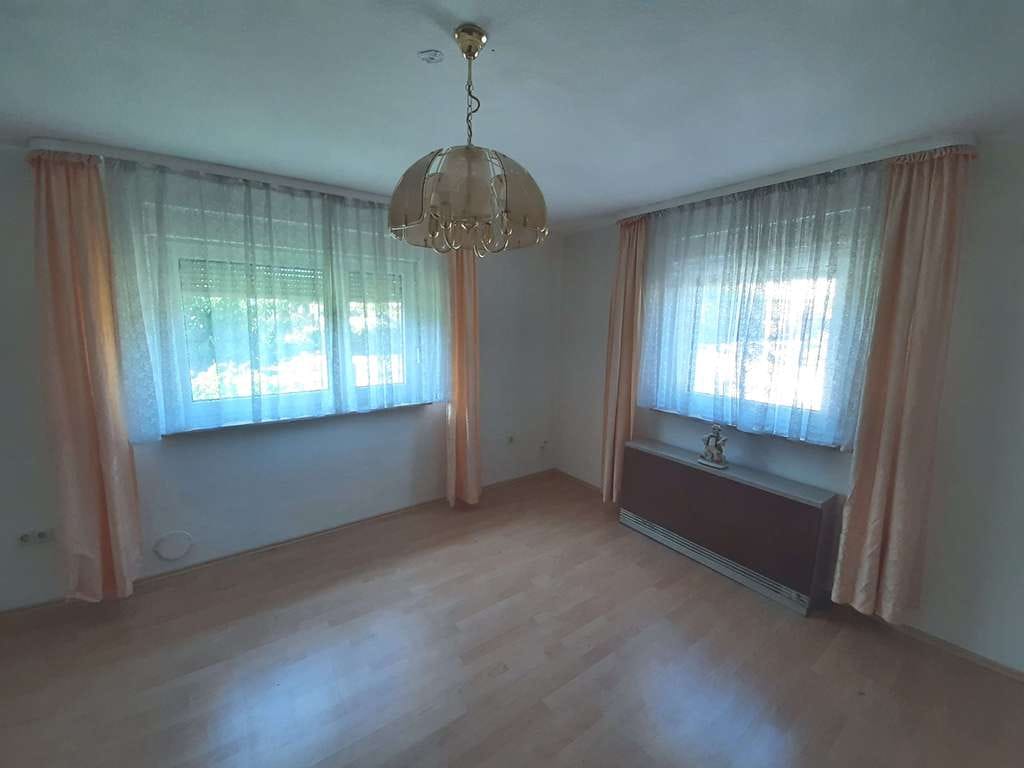 Immobilie in Illingen - Solides 1 - 2-Familienhaus in guter Wohnlage - Bild 2