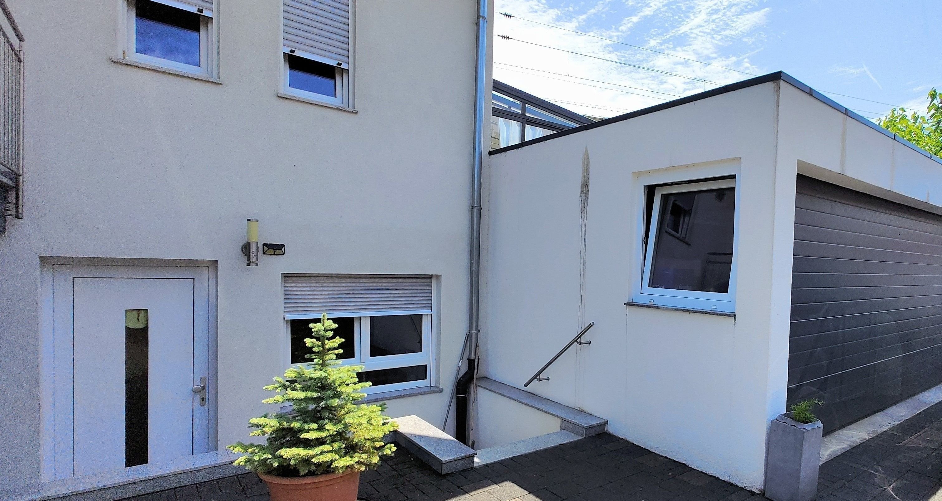 Immobilie in Schallstadt - SCHALLSTADT - TOP-OBJEKT -  sehr schöne, exklusive und massivgebaute Doppelhaushälfte - Bild 4