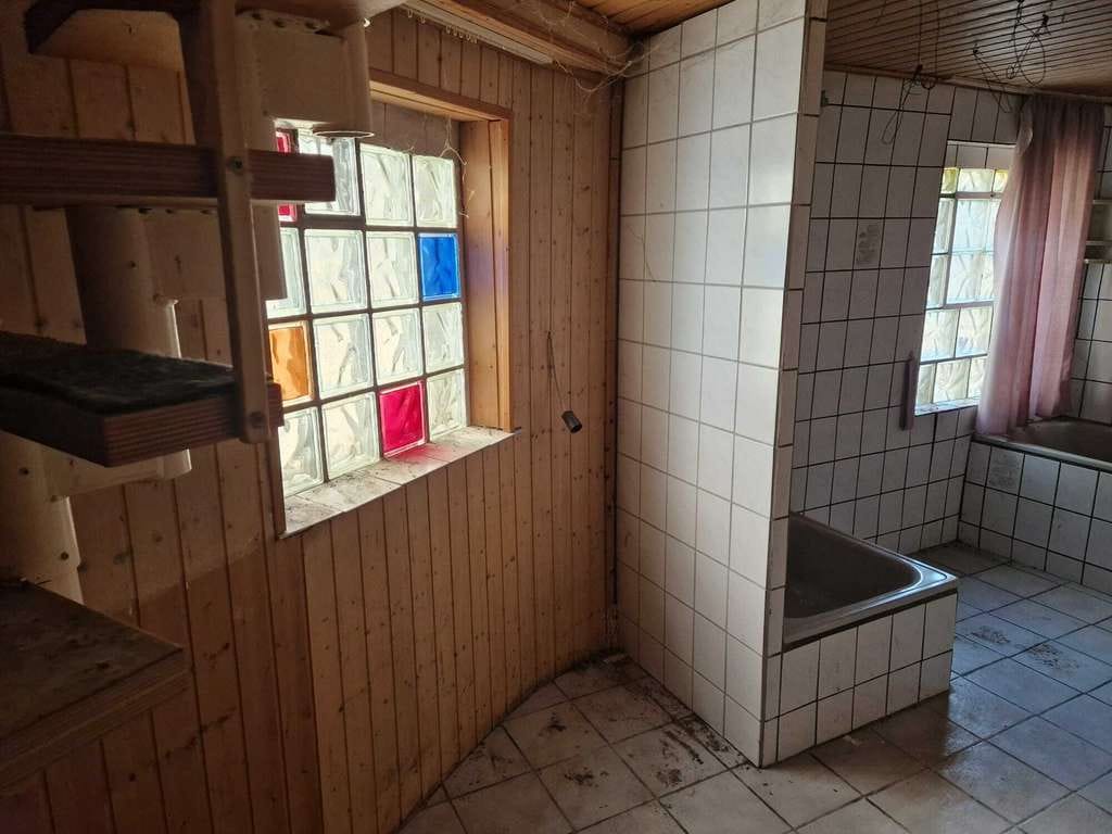 Immobilie in Mönchengladbach - Sanierungsbedürftiges Mehrfamilienhaus mit großem Entwicklungspotenzial. Ein ideales Investment! - Bild 0