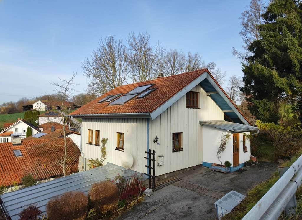 Immobilie in Eggenfelden - Einfamilienhaus mit schönem Ausblick - Bild 1
